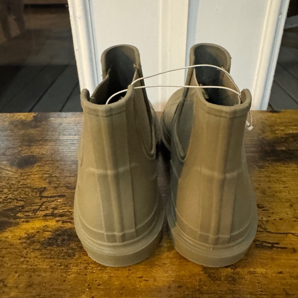 Zara Olive Rubber Rain Boots NWOT
Size 6.5 - Picture 4 of 5
